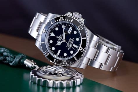 come si mette lora al rolex submariner